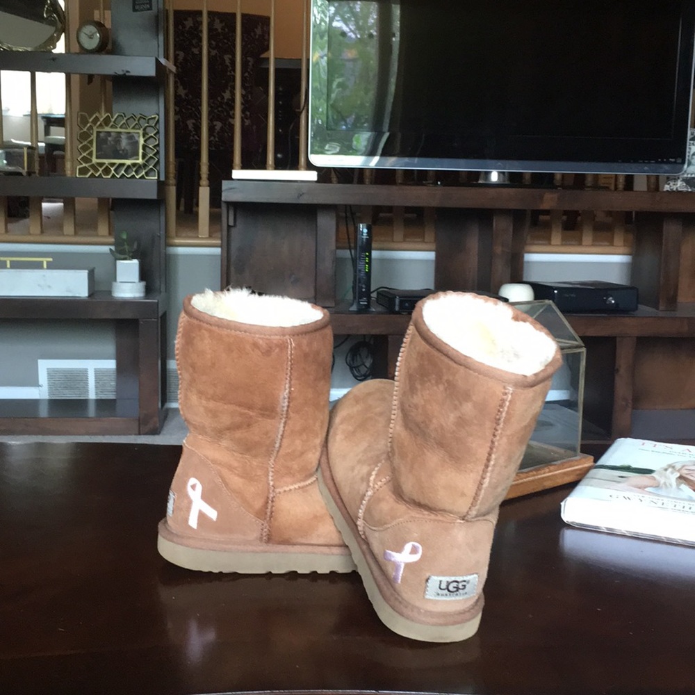 Size USA 7 UGGS with breast cancer stitching